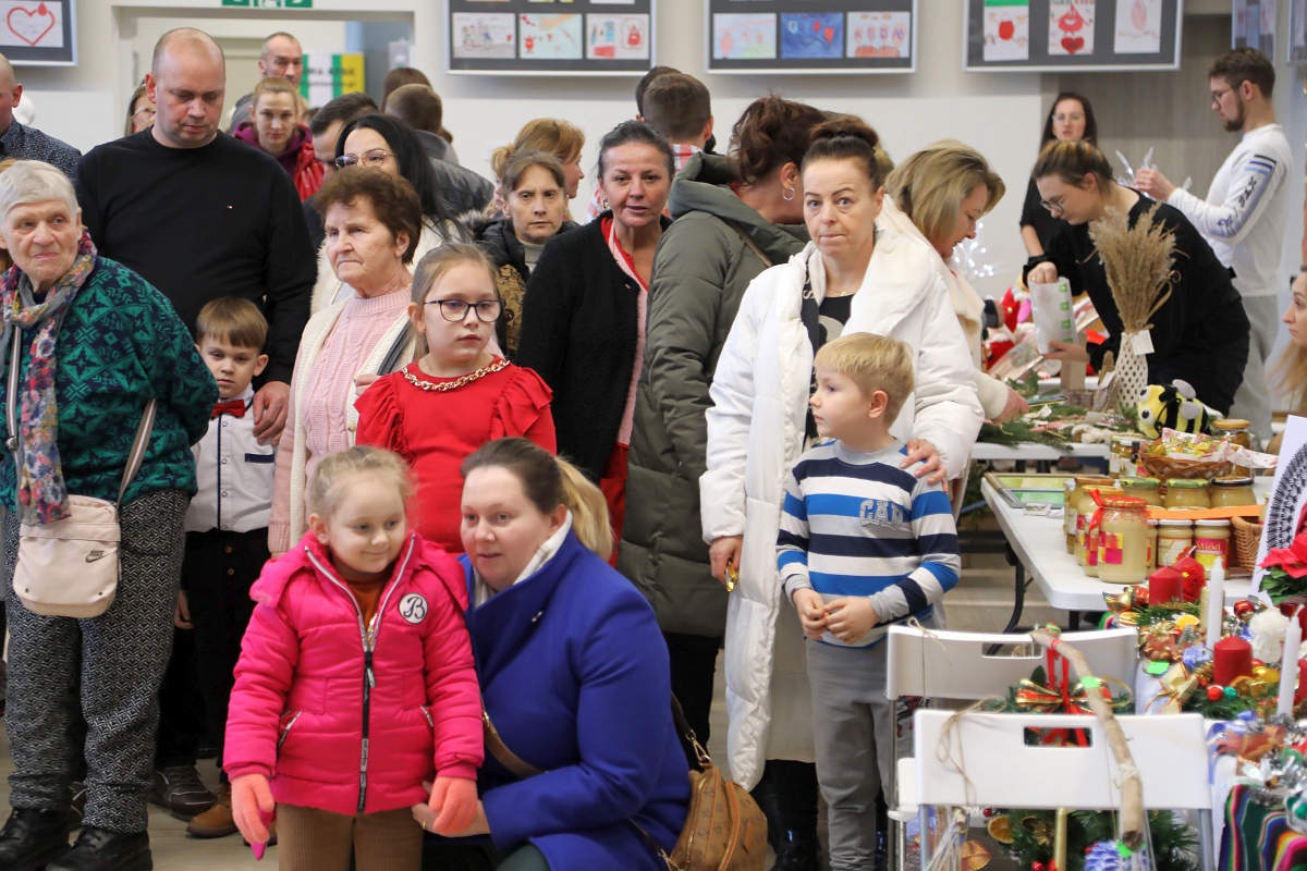 Jarmark Bożonarodzeniowy w Łysych [18.12.2022] - zdjęcie #22 - eOstroleka.pl