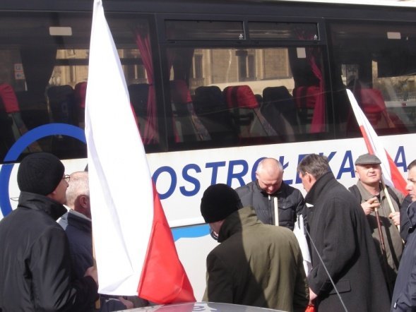 Rocznica Katastrofy Smoleńskiej (10.04.2011) - zdjęcie #84 - eOstroleka.pl