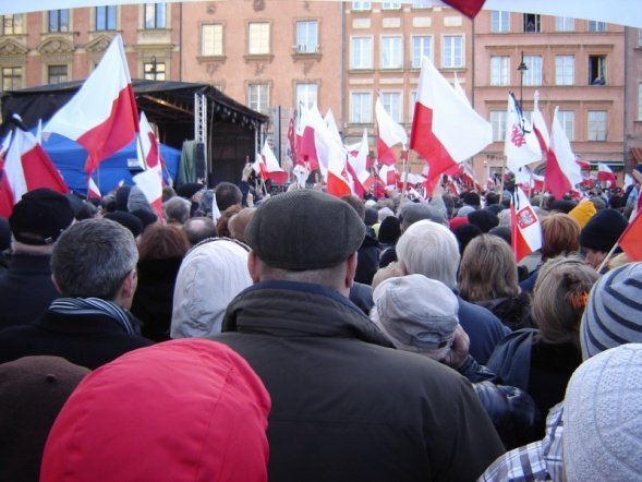 Rocznica Katastrofy Smoleńskiej (10.04.2011) - zdjęcie #14 - eOstroleka.pl