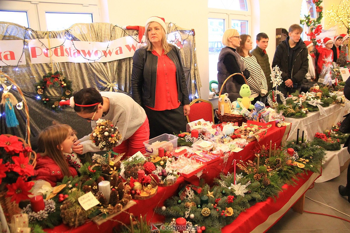 I Czerwiński Jarmark Bożonarodzeniowy [18.12.2022] - zdjęcie #70 - eOstroleka.pl
