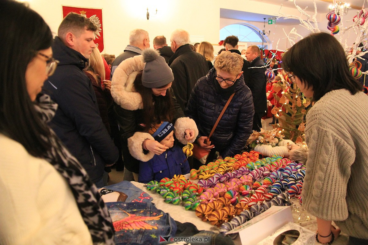 I Czerwiński Jarmark Bożonarodzeniowy [18.12.2022] - zdjęcie #43 - eOstroleka.pl
