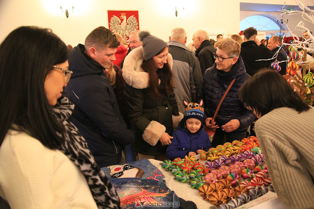 I Czerwiński Jarmark Bożonarodzeniowy [18.12.2022] - zdjęcie #41 - eOstroleka.pl