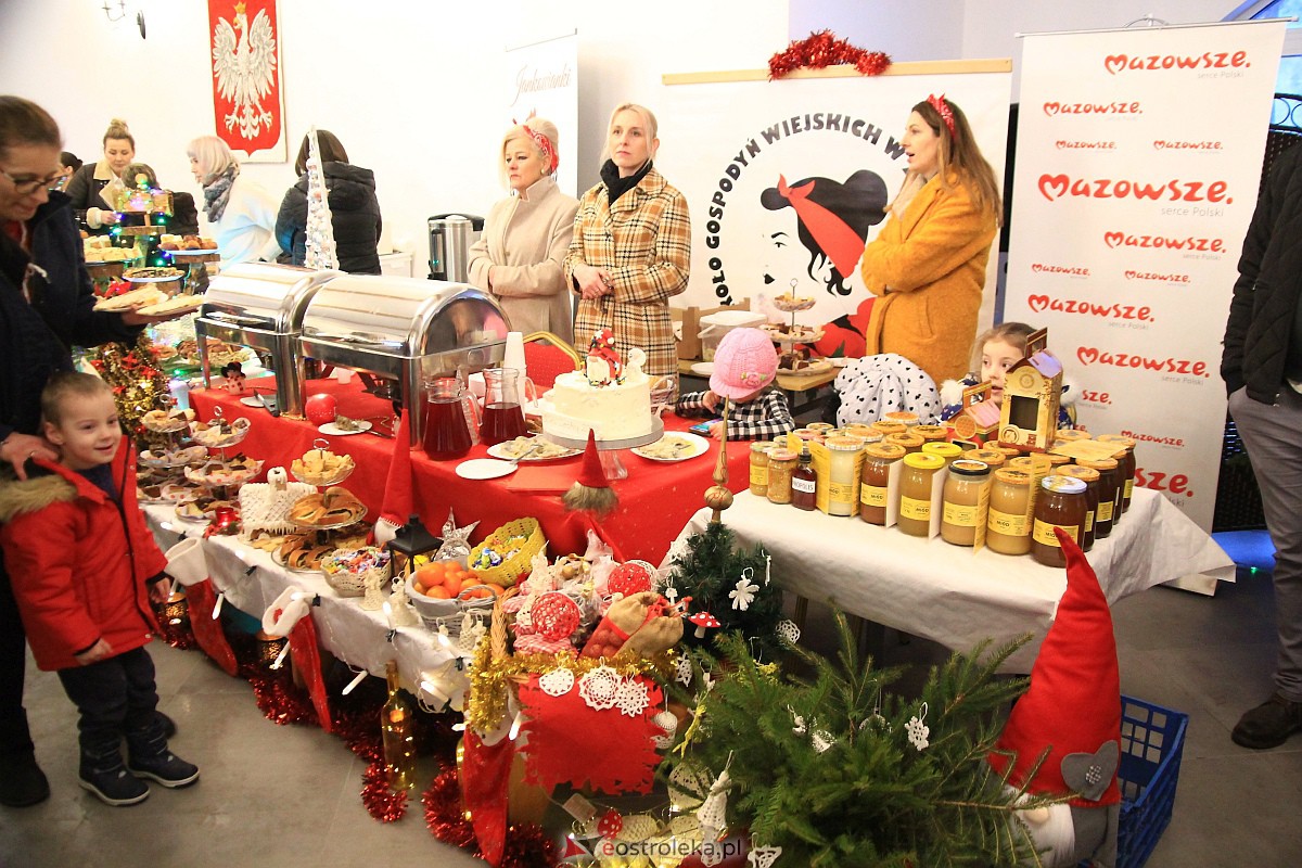 I Czerwiński Jarmark Bożonarodzeniowy [18.12.2022] - zdjęcie #24 - eOstroleka.pl