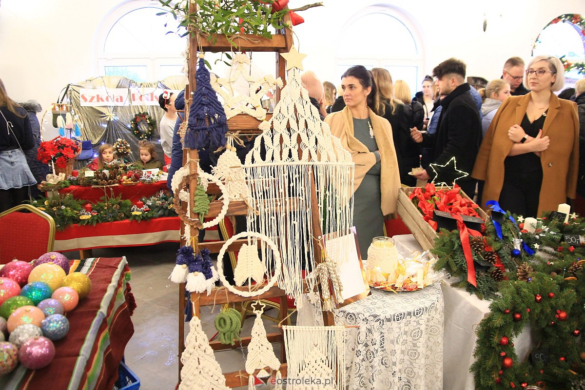 I Czerwiński Jarmark Bożonarodzeniowy [18.12.2022] - zdjęcie #19 - eOstroleka.pl