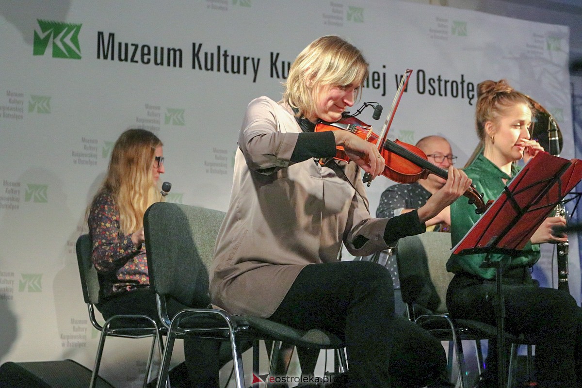 Kolędowanie w Muzeum Kultury Kurpiowskiej [18.12.2022] - zdjęcie #29 - eOstroleka.pl