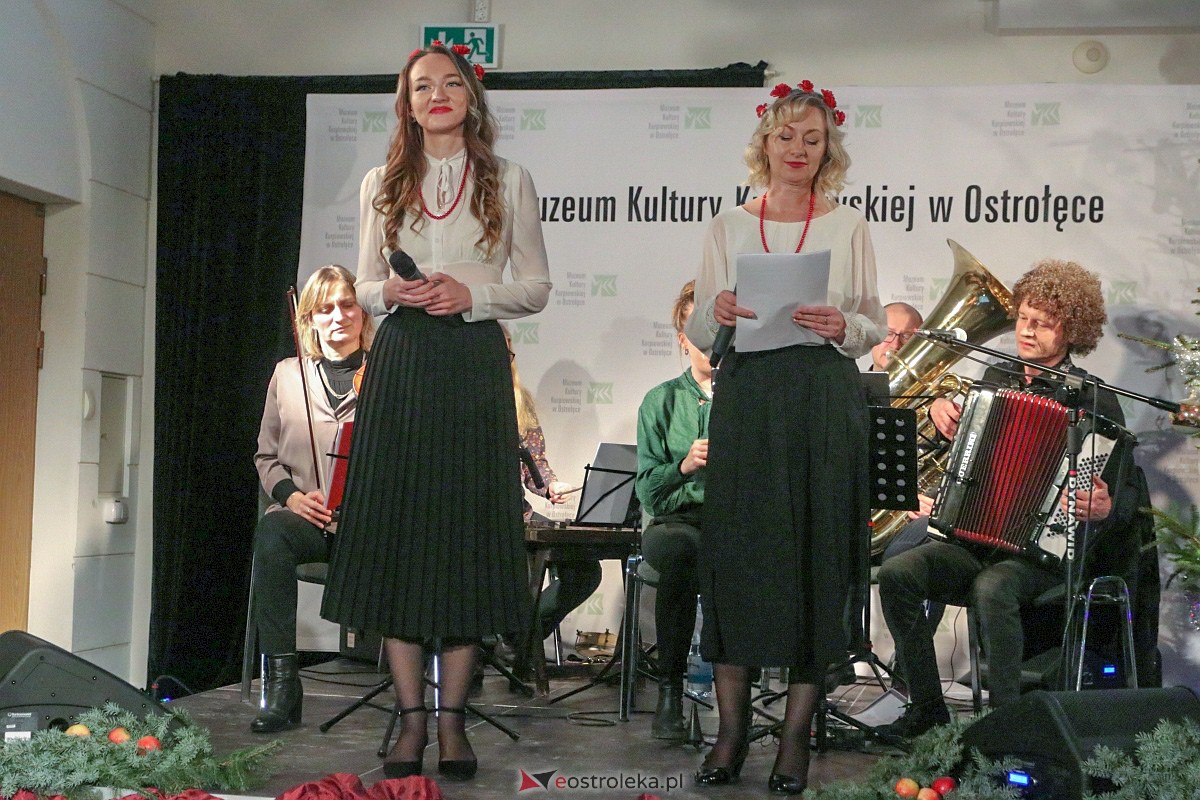 Kolędowanie w Muzeum Kultury Kurpiowskiej [18.12.2022] - zdjęcie #42 - eOstroleka.pl