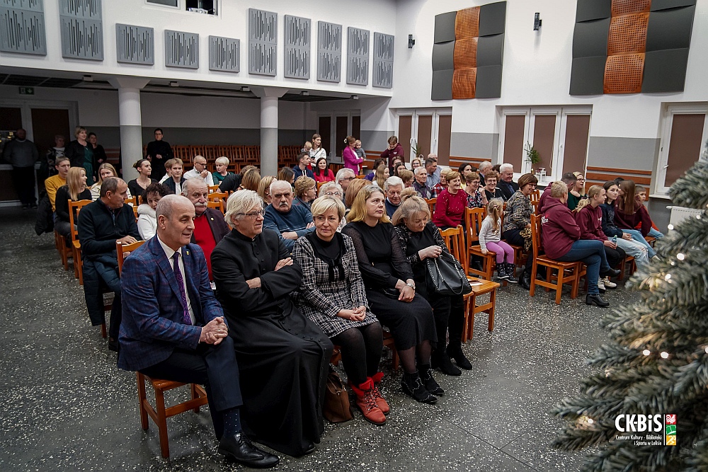 Koncert “Sercem zagrane” w CK-BiS w Lelisie [19.12.2022] - zdjęcie #48 - eOstroleka.pl