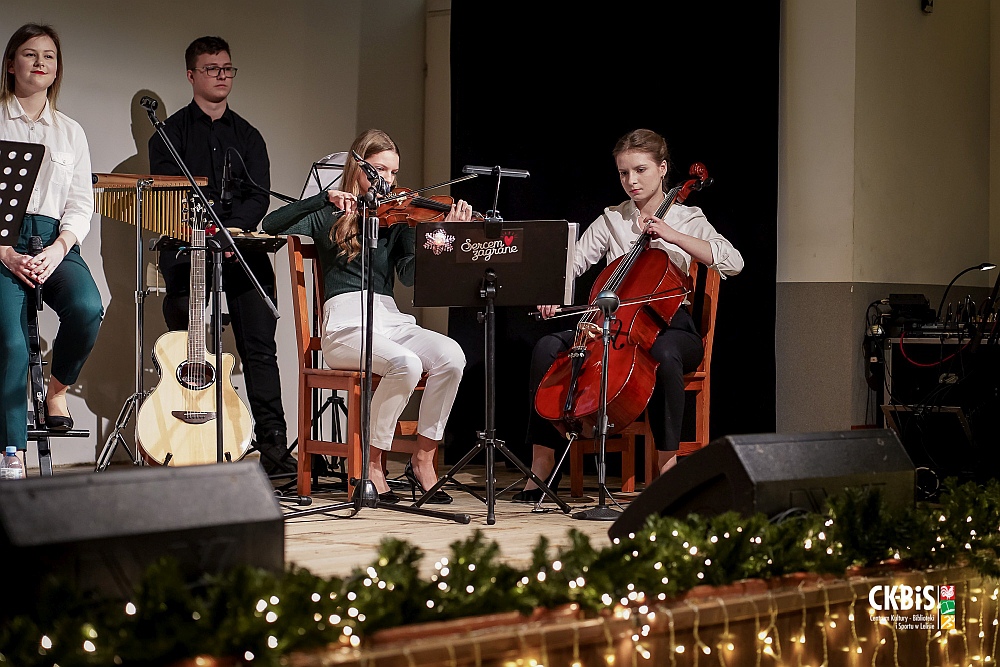 Koncert “Sercem zagrane” w CK-BiS w Lelisie [19.12.2022] - zdjęcie #30 - eOstroleka.pl