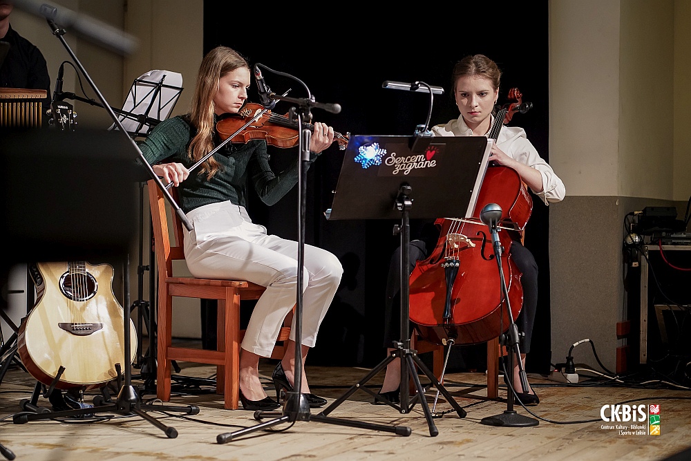 Koncert “Sercem zagrane” w CK-BiS w Lelisie [19.12.2022] - zdjęcie #27 - eOstroleka.pl