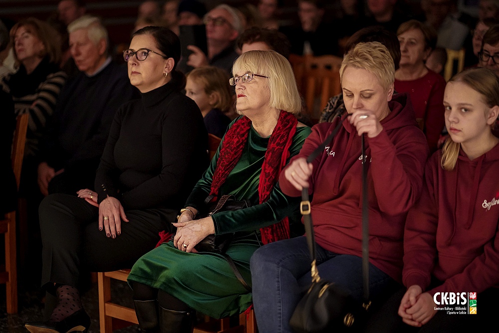 Koncert “Sercem zagrane” w CK-BiS w Lelisie [19.12.2022] - zdjęcie #25 - eOstroleka.pl