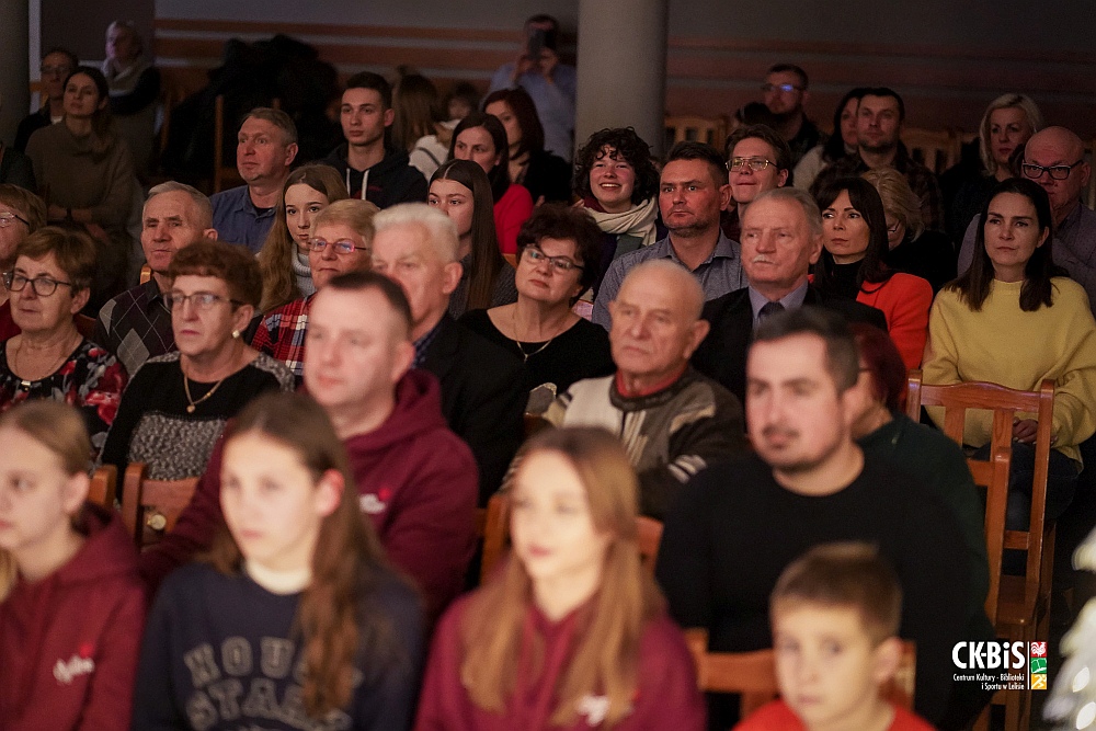 Koncert “Sercem zagrane” w CK-BiS w Lelisie [19.12.2022] - zdjęcie #26 - eOstroleka.pl