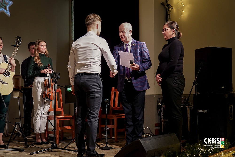 Koncert “Sercem zagrane” w CK-BiS w Lelisie [19.12.2022] - zdjęcie #5 - eOstroleka.pl