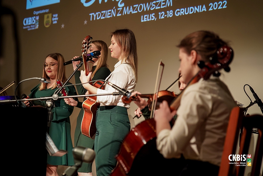 Koncert “Sercem zagrane” w CK-BiS w Lelisie [19.12.2022] - zdjęcie #4 - eOstroleka.pl