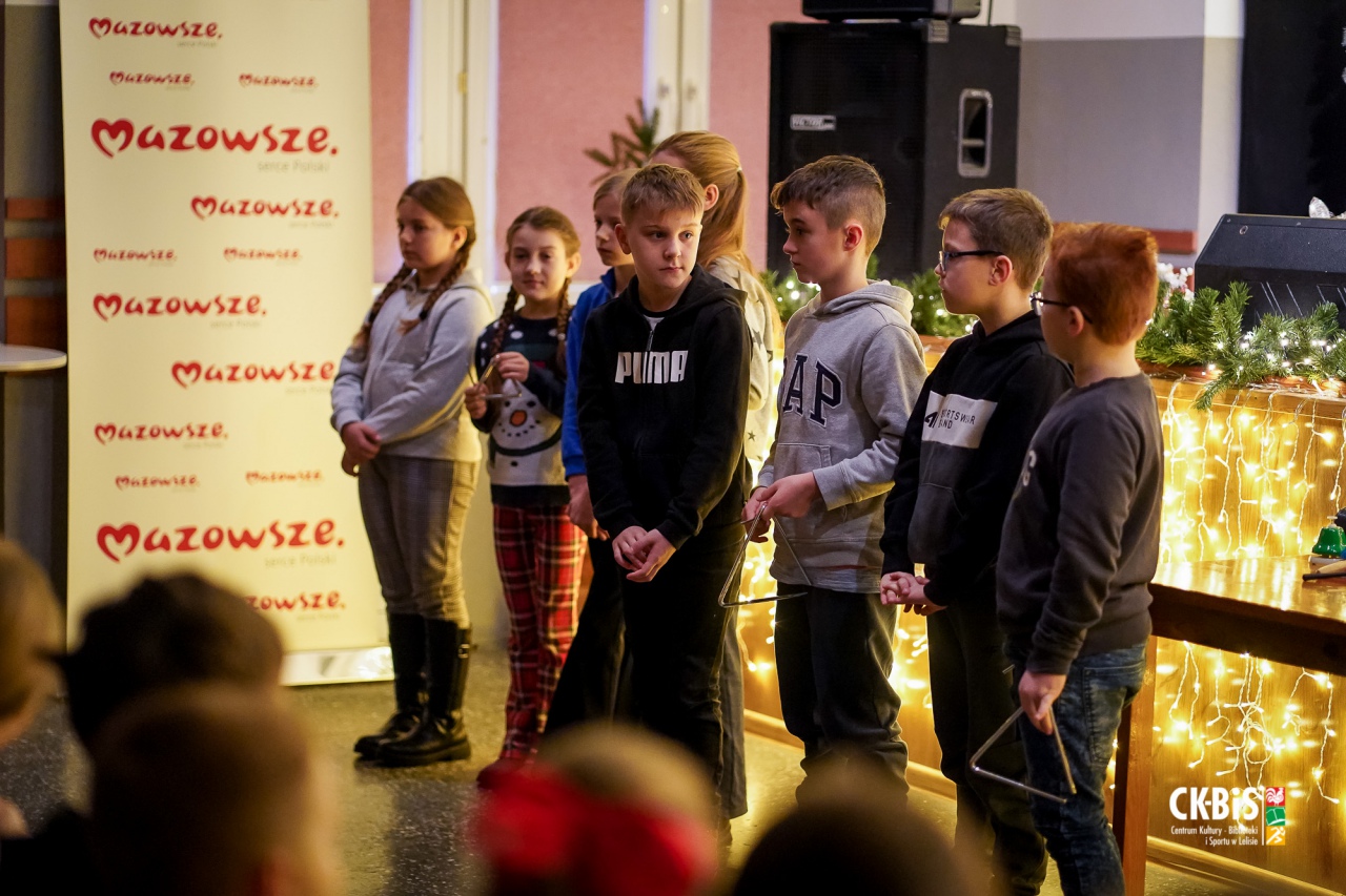 Wokół choinki - W Lelisie kolędowali z Michałem Sawickim - zdjęcie #13 - eOstroleka.pl