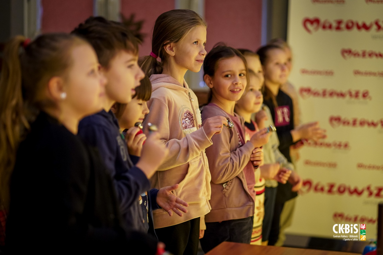Wokół choinki - W Lelisie kolędowali z Michałem Sawickim - zdjęcie #8 - eOstroleka.pl