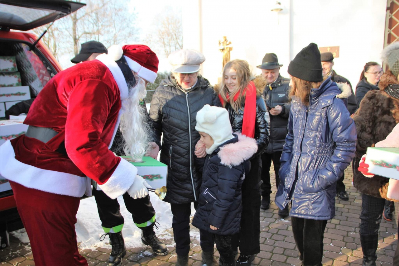 Mikołajkowa niespodzianka dla najmłodszych mieszkańców gminy Rzekuń [19.12.2022] - zdjęcie #10 - eOstroleka.pl