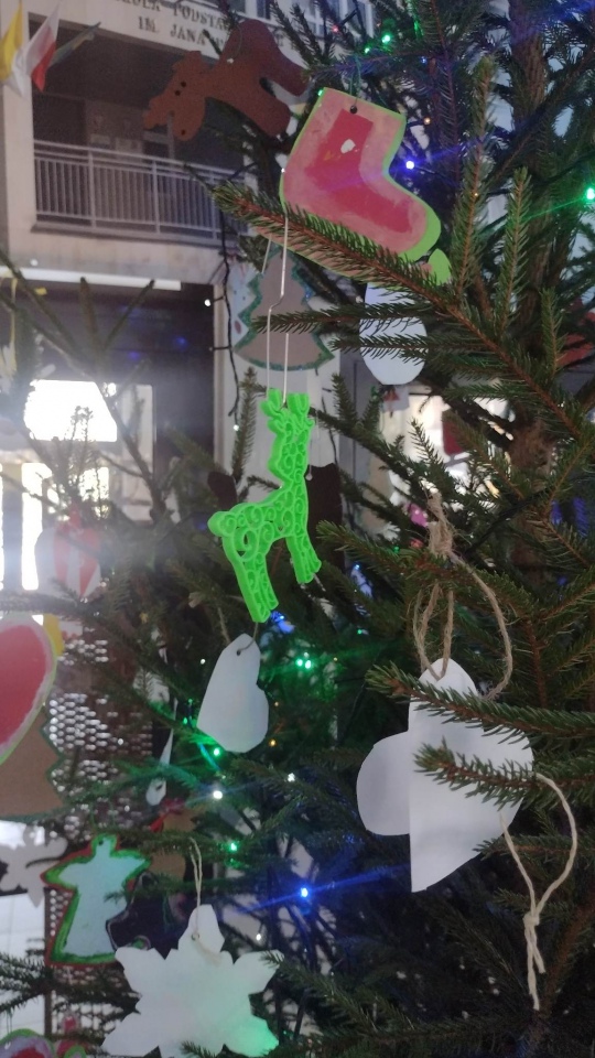 Ozdoby świąteczne uczniów SP 10 [19.12.2022] - zdjęcie #8 - eOstroleka.pl