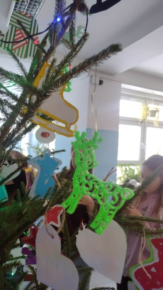 Ozdoby świąteczne uczniów SP 10 [19.12.2022] - zdjęcie #4 - eOstroleka.pl