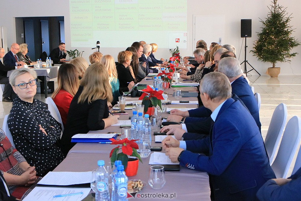 LVI sesja Rady Powiatu w Ostrołęce [19.12.2022] - zdjęcie #3 - eOstroleka.pl