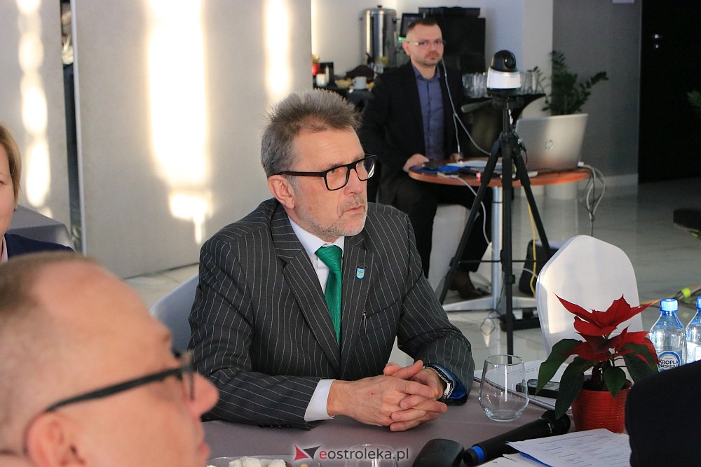 LVI sesja Rady Powiatu w Ostrołęce [19.12.2022] - zdjęcie #5 - eOstroleka.pl