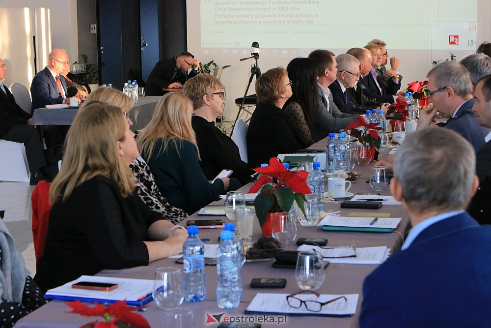 LVI sesja Rady Powiatu w Ostrołęce [19.12.2022] - zdjęcie #2 - eOstroleka.pl