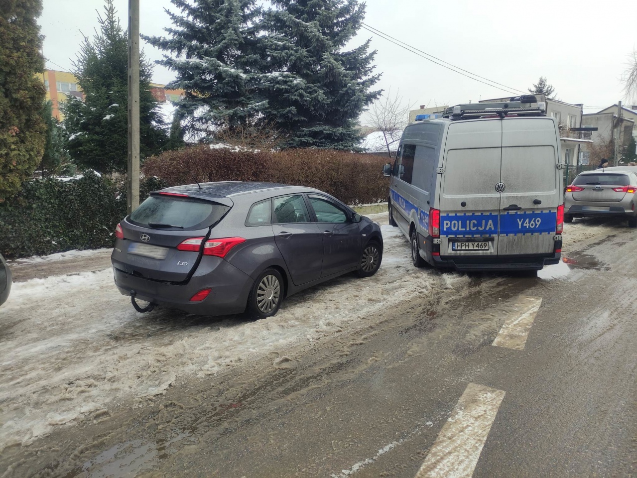 Kraksa czterech aut w centrum Ostrołęki [20.12.2022] - zdjęcie #4 - eOstroleka.pl