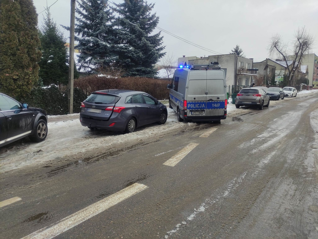 Kraksa czterech aut w centrum Ostrołęki [20.12.2022] - zdjęcie #2 - eOstroleka.pl