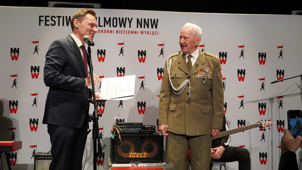 Festiwal Filmowy NNW: Wręczenie Świadkom Historii Sygnetów Niepodległości i Drzwi do Wolności [20.12.2022] - zdjęcie #32 - eOstroleka.pl