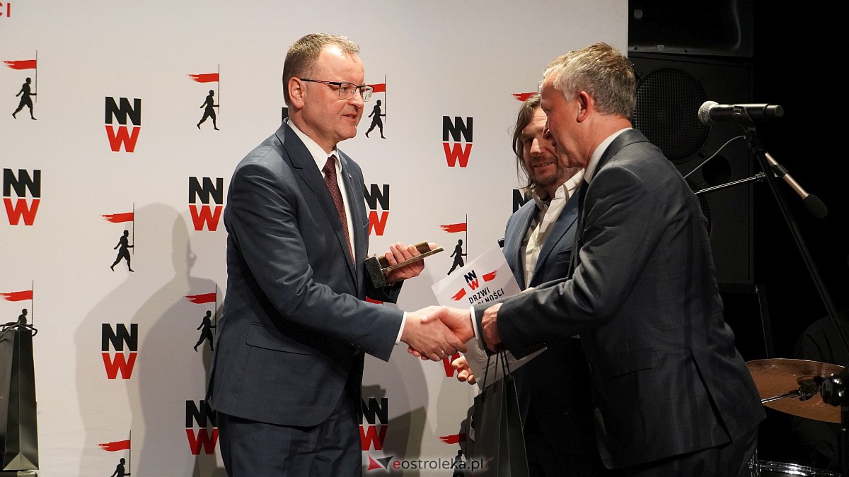 Festiwal Filmowy NNW: Wręczenie Świadkom Historii Sygnetów Niepodległości i Drzwi do Wolności [20.12.2022] - zdjęcie #10 - eOstroleka.pl