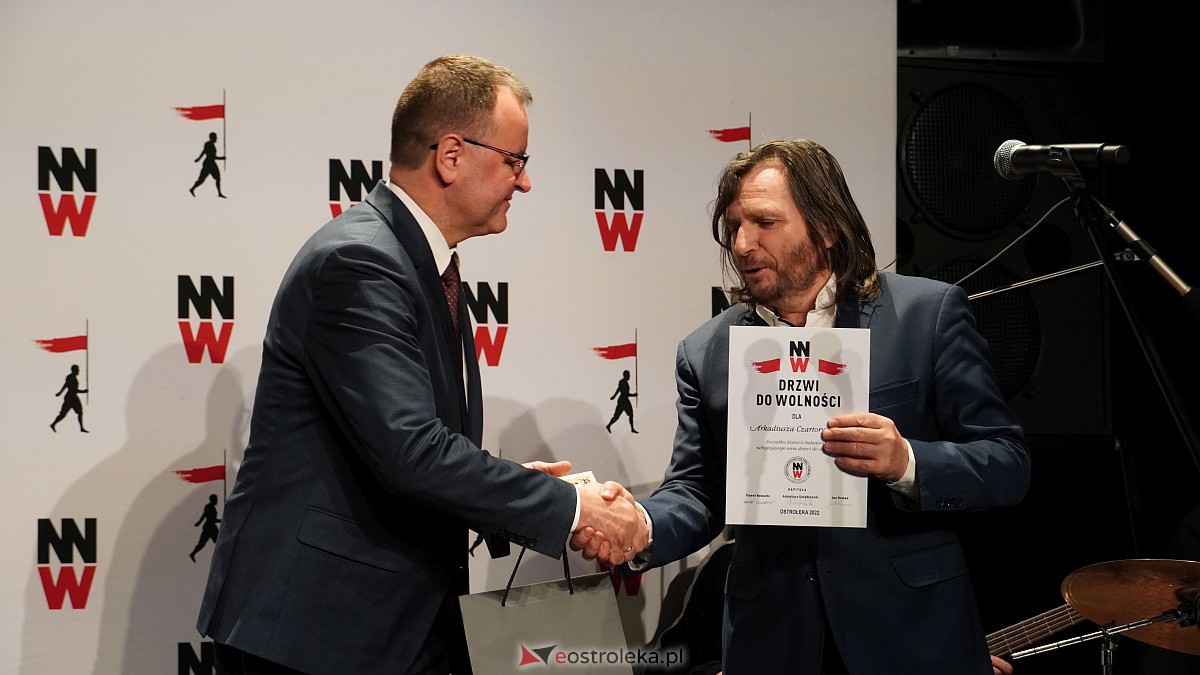 Festiwal Filmowy NNW: Wręczenie Świadkom Historii Sygnetów Niepodległości i Drzwi do Wolności [20.12.2022] - zdjęcie #9 - eOstroleka.pl
