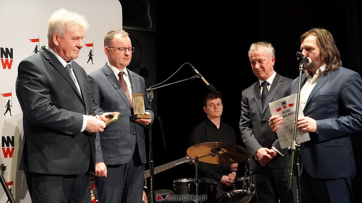 Festiwal Filmowy NNW: Wręczenie Świadkom Historii Sygnetów Niepodległości i Drzwi do Wolności [20.12.2022] - zdjęcie #3 - eOstroleka.pl