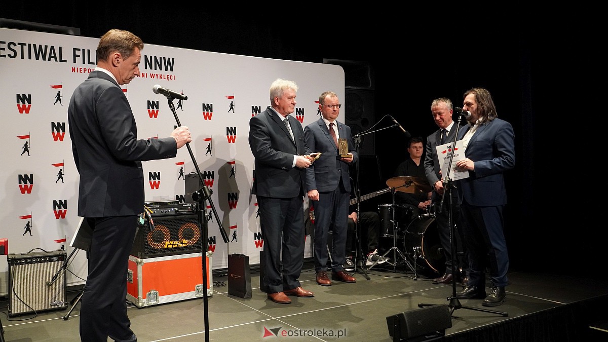 Festiwal Filmowy NNW: Wręczenie Świadkom Historii Sygnetów Niepodległości i Drzwi do Wolności [20.12.2022] - zdjęcie #2 - eOstroleka.pl