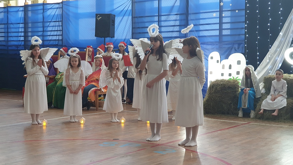 Bożonarodzeniowe jasełka w Szkole Podstawowej nr 2 [21.12.2022] - zdjęcie #8 - eOstroleka.pl