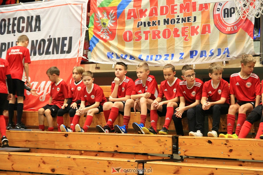 Świąteczna niespodzianka dla wychowanków Ostrołęckiej Akademii Piłki Nożnej [21.12.2022] - zdjęcie #9 - eOstroleka.pl