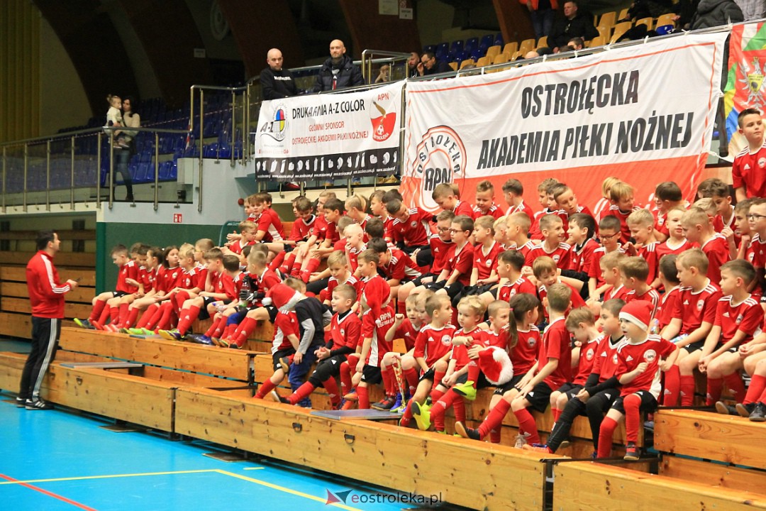 Świąteczna niespodzianka dla wychowanków Ostrołęckiej Akademii Piłki Nożnej [21.12.2022] - zdjęcie #67 - eOstroleka.pl