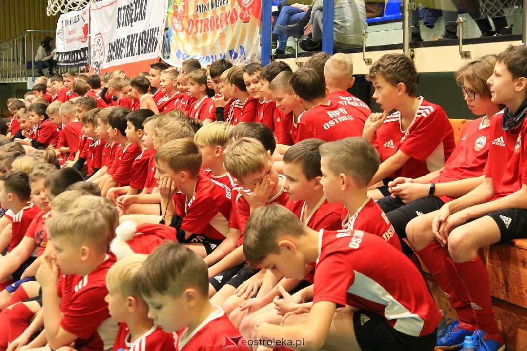 Świąteczna niespodzianka dla wychowanków Ostrołęckiej Akademii Piłki Nożnej [21.12.2022] - zdjęcie #44 - eOstroleka.pl