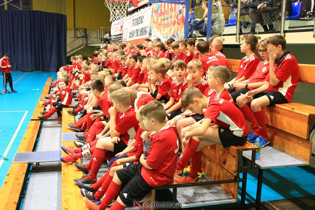 Świąteczna niespodzianka dla wychowanków Ostrołęckiej Akademii Piłki Nożnej [21.12.2022] - zdjęcie #45 - eOstroleka.pl