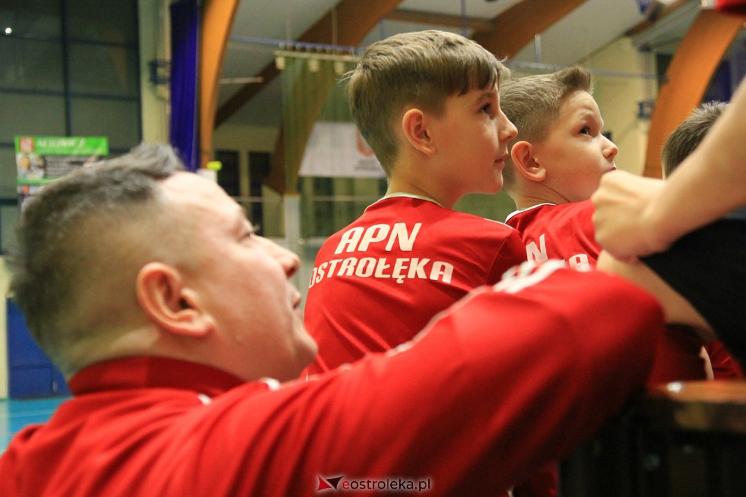 Świąteczna niespodzianka dla wychowanków Ostrołęckiej Akademii Piłki Nożnej [21.12.2022] - zdjęcie #59 - eOstroleka.pl