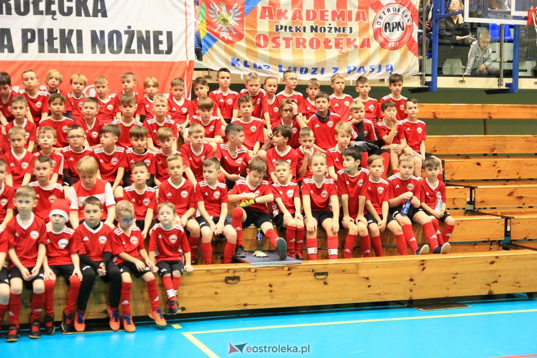 Świąteczna niespodzianka dla wychowanków Ostrołęckiej Akademii Piłki Nożnej [21.12.2022] - zdjęcie #52 - eOstroleka.pl