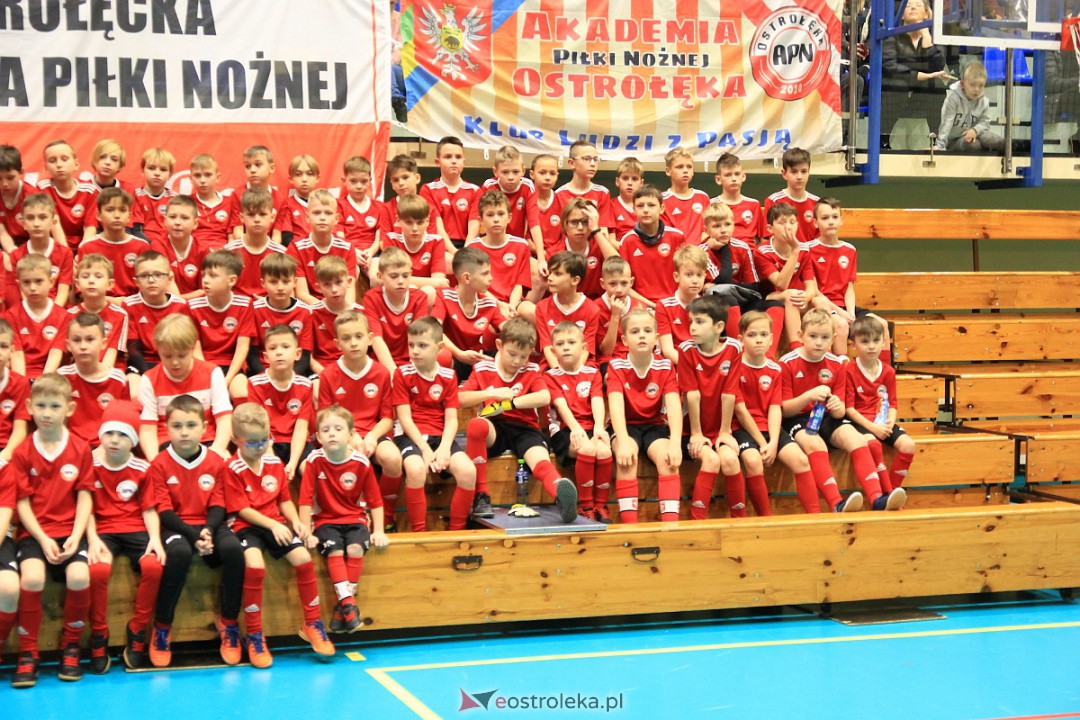 Świąteczna niespodzianka dla wychowanków Ostrołęckiej Akademii Piłki Nożnej [21.12.2022] - zdjęcie #54 - eOstroleka.pl