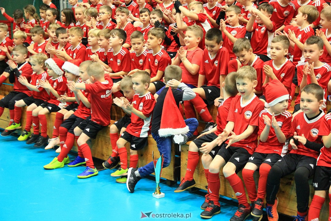Świąteczna niespodzianka dla wychowanków Ostrołęckiej Akademii Piłki Nożnej [21.12.2022] - zdjęcie #65 - eOstroleka.pl