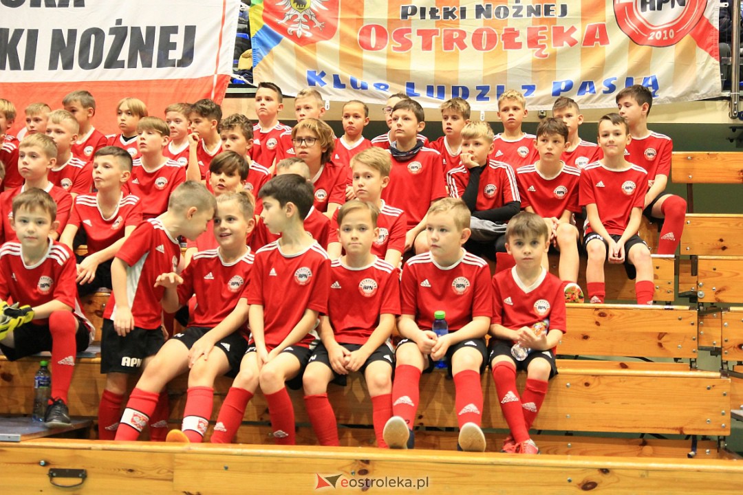 Świąteczna niespodzianka dla wychowanków Ostrołęckiej Akademii Piłki Nożnej [21.12.2022] - zdjęcie #71 - eOstroleka.pl