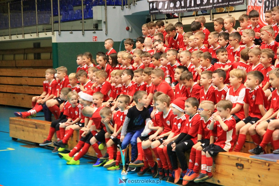 Świąteczna niespodzianka dla wychowanków Ostrołęckiej Akademii Piłki Nożnej [21.12.2022] - zdjęcie #33 - eOstroleka.pl