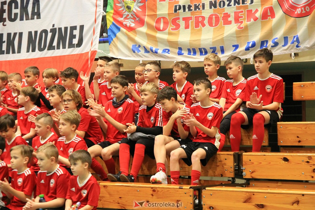 Świąteczna niespodzianka dla wychowanków Ostrołęckiej Akademii Piłki Nożnej [21.12.2022] - zdjęcie #30 - eOstroleka.pl