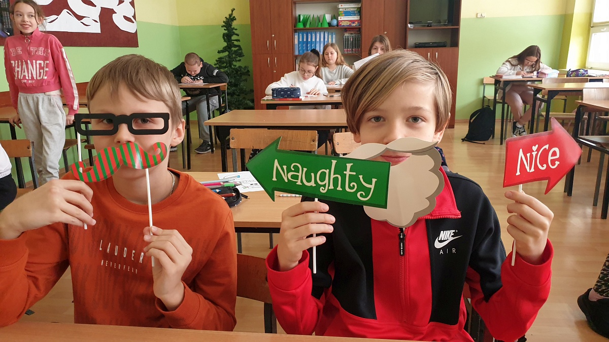 Świątecznie i na wesoło w Szkole Podstawowej nr 2 w Ostrołęce - zdjęcie #27 - eOstroleka.pl