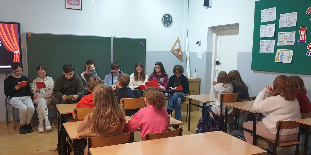 Świątecznie i na wesoło w Szkole Podstawowej nr 2 w Ostrołęce - zdjęcie #21 - eOstroleka.pl