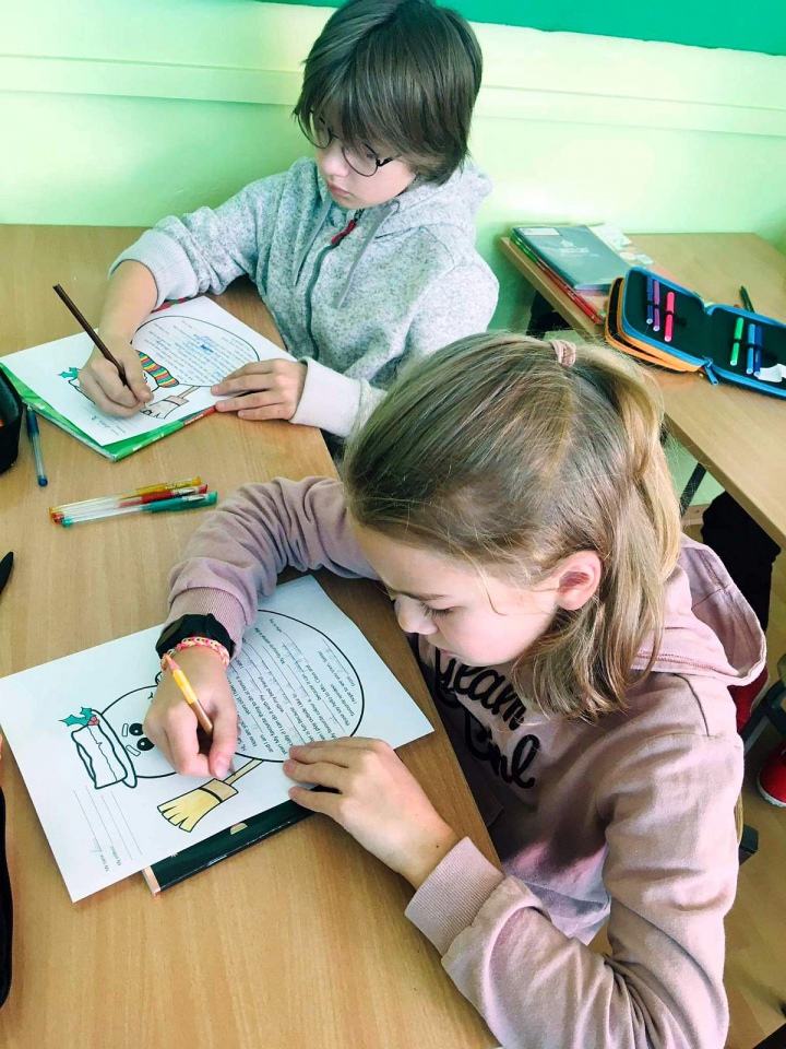 Świątecznie i na wesoło w Szkole Podstawowej nr 2 w Ostrołęce - zdjęcie #2 - eOstroleka.pl