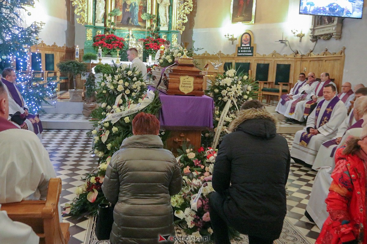 Pogrzeb ks. Zygmunta Żukowskiego [28.12.2022] - zdjęcie #27 - eOstroleka.pl