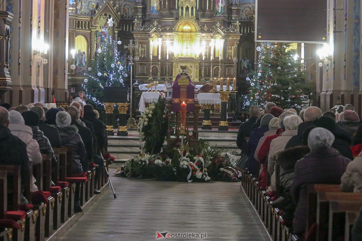 Pogrzeb ks. Kazimierza Bartosiewicza [29.12.2022] - zdjęcie #12 - eOstroleka.pl