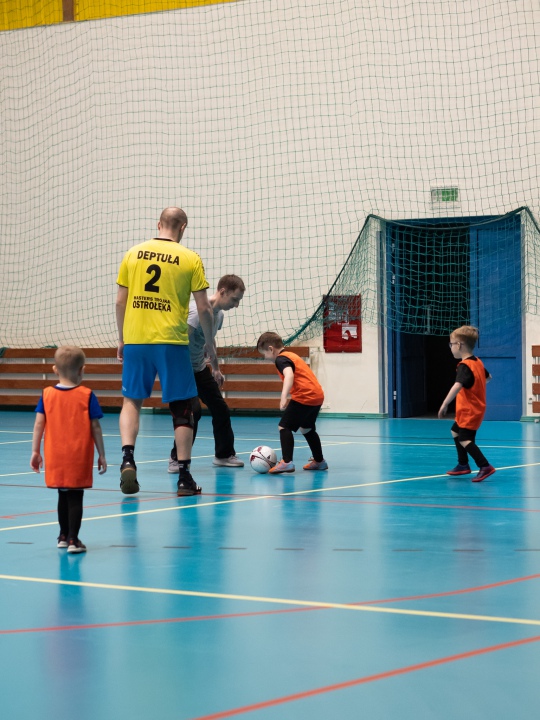 Rodzinne granie w Akademii Młodego Piłkarza - zdjęcie #28 - eOstroleka.pl